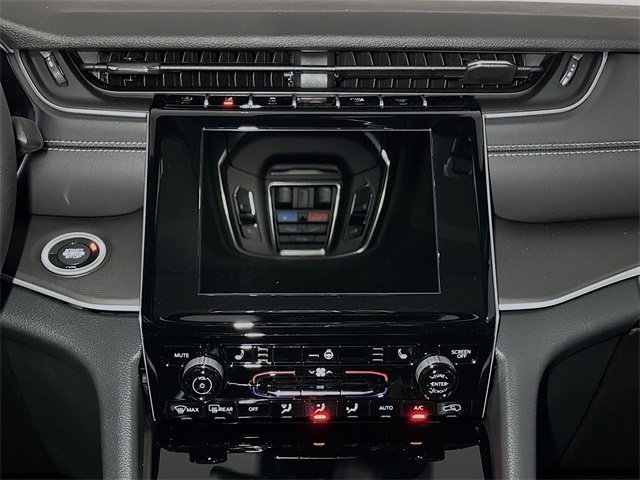 New 2025 Jeep Grand Cherokee Altitude image 9