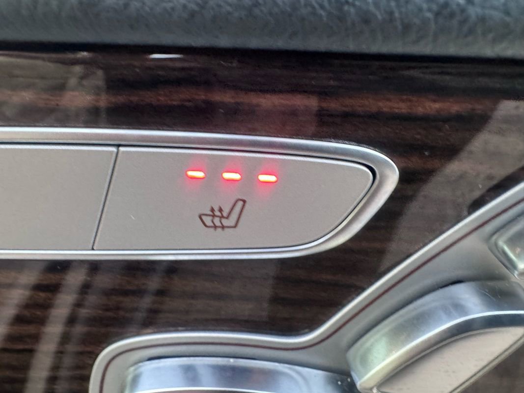 Used 2020 Mercedes-Benz GLC 300 4MATIC w/ Exterior Lighting Package image 32