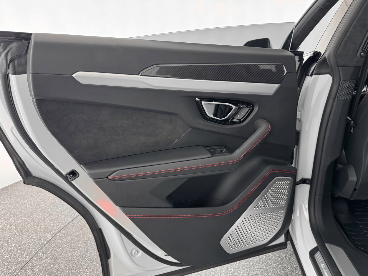 Used 2021 Lamborghini Urus image 24