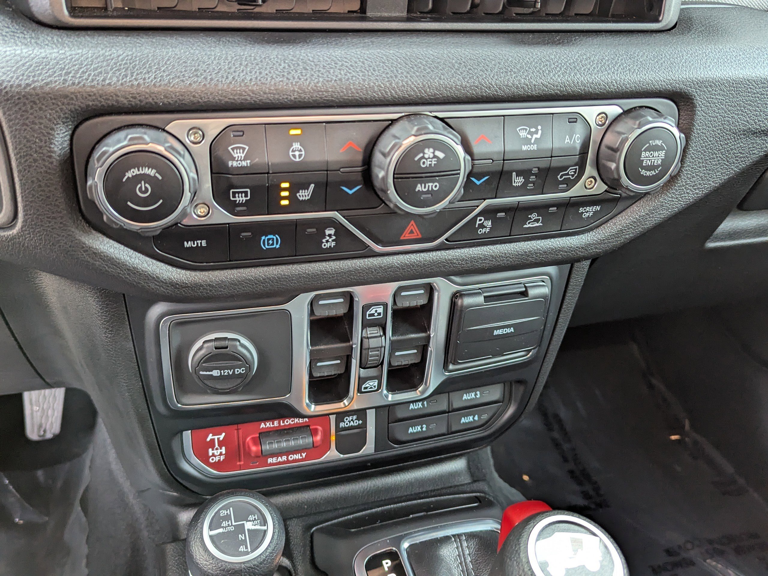 Used 2024 Jeep Wrangler Unlimited image 21