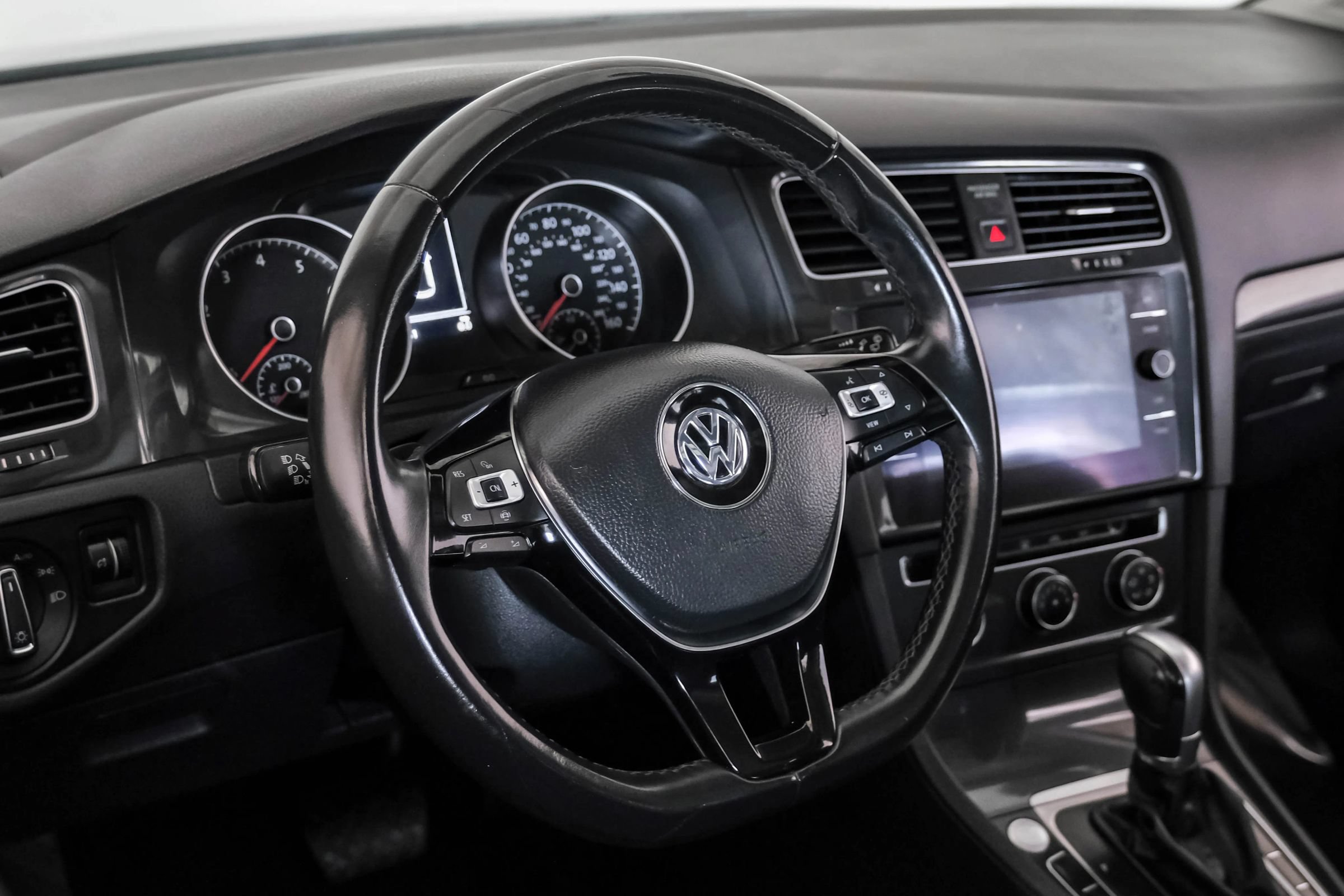 Used 2019 Volkswagen Golf SE FWD image 15