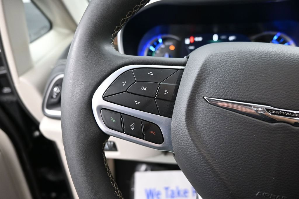 Used 2023 Chrysler Pacifica Limited FWD image 35