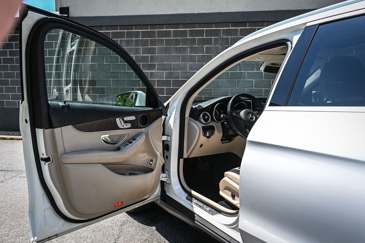 Used 2019 Mercedes-Benz GLC 300 4MATIC w/ Premium Package image 7