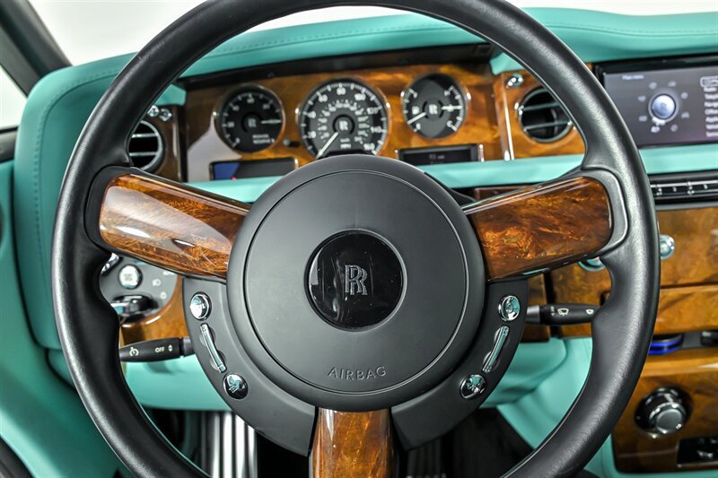 Used 2013 Rolls-Royce Phantom Drophead Coupe RWD image 28