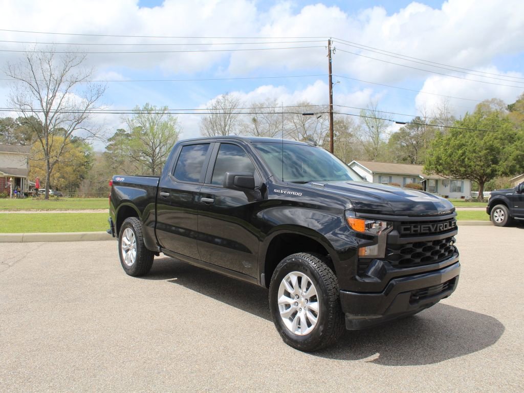 Used 2025 Chevrolet Silverado 1500 Custom AWD/4WD image 2