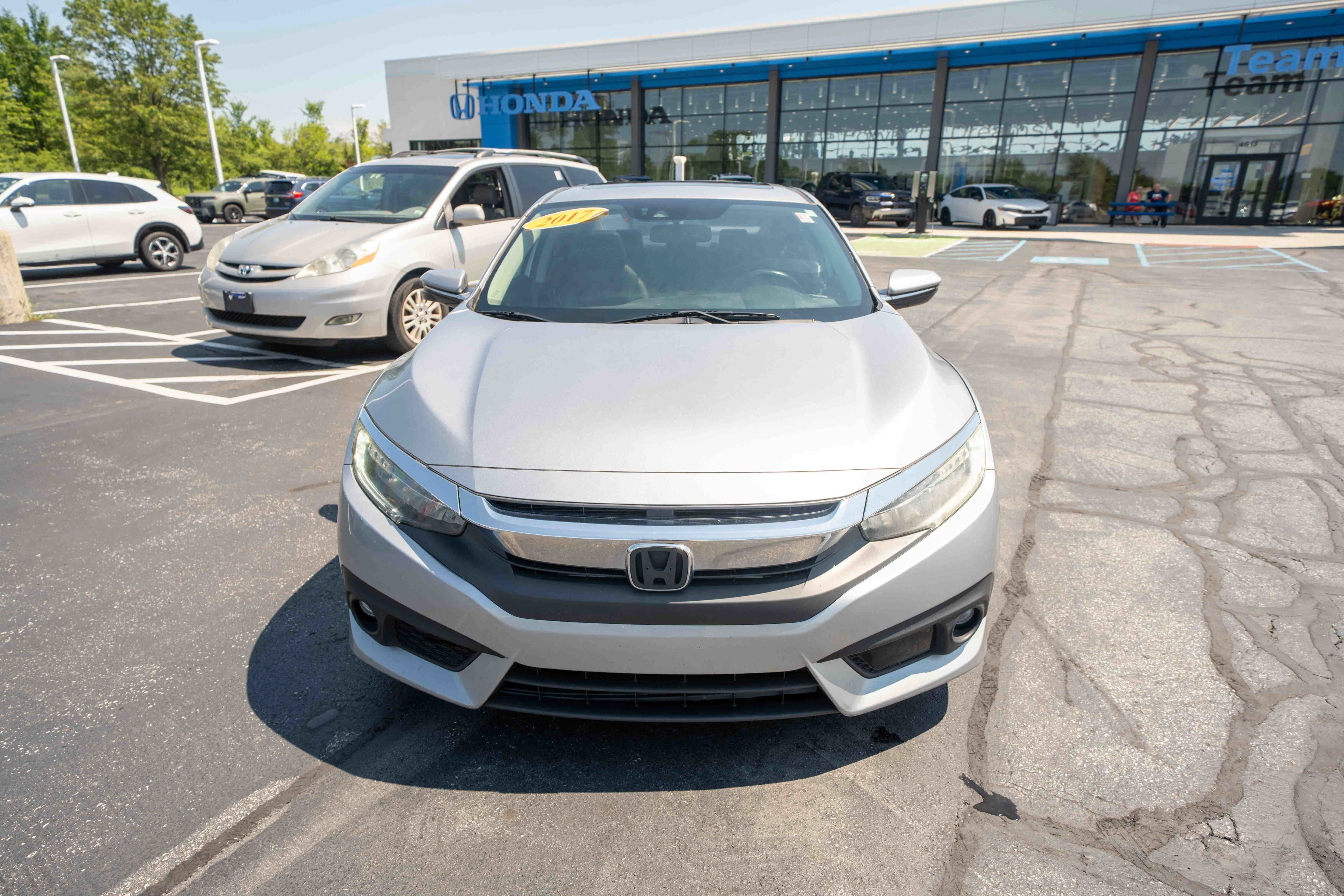 Used 2017 Honda Civic Touring image 2