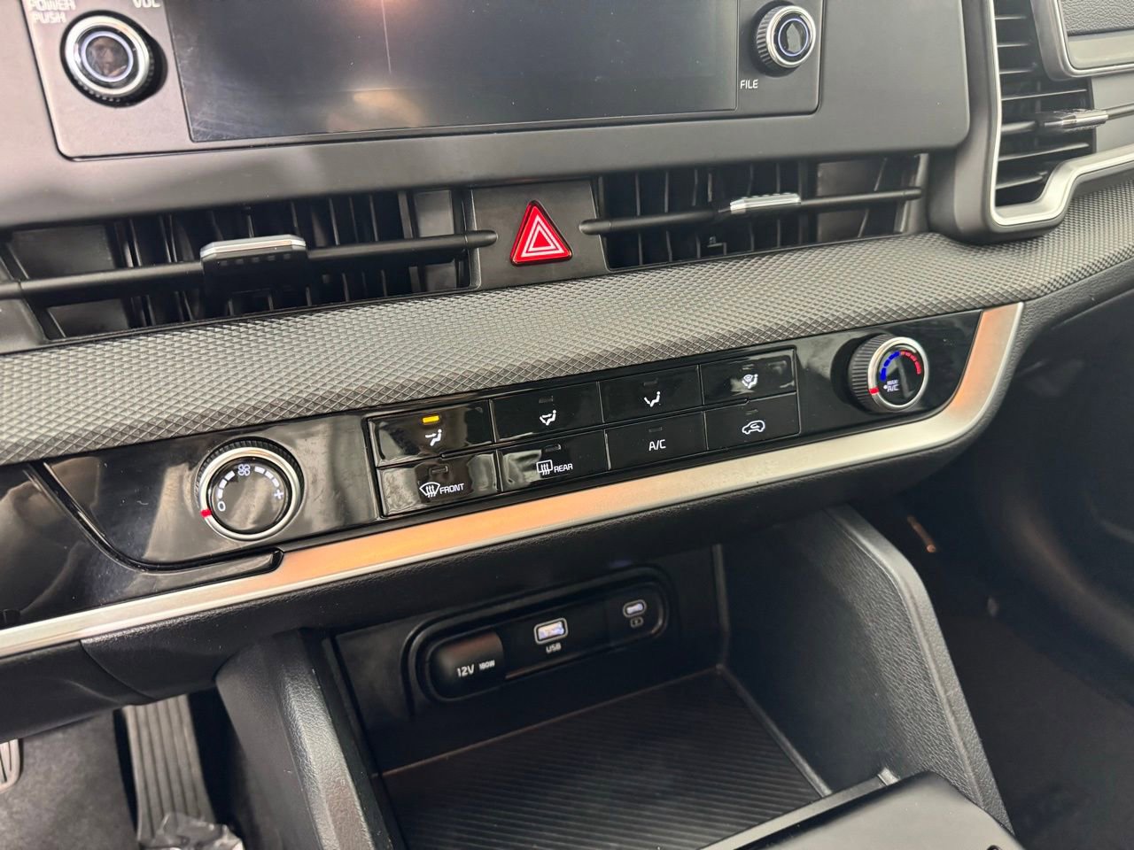 Used 2024 Kia Sportage LX image 17