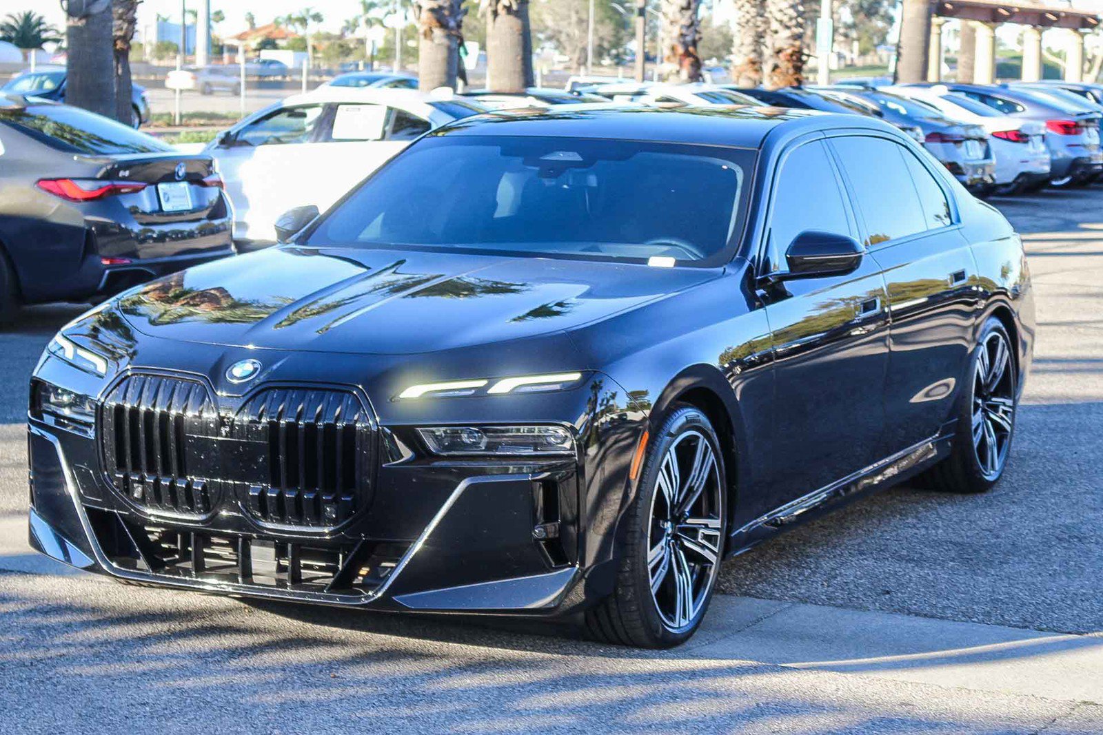 Used 2023 BMW 760i xDrive w/ Luxury Rear Seating Package image 3