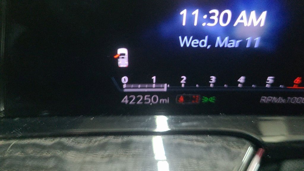 Used 2023 Cadillac Escalade Premium Luxury w/ Performance Package image 18