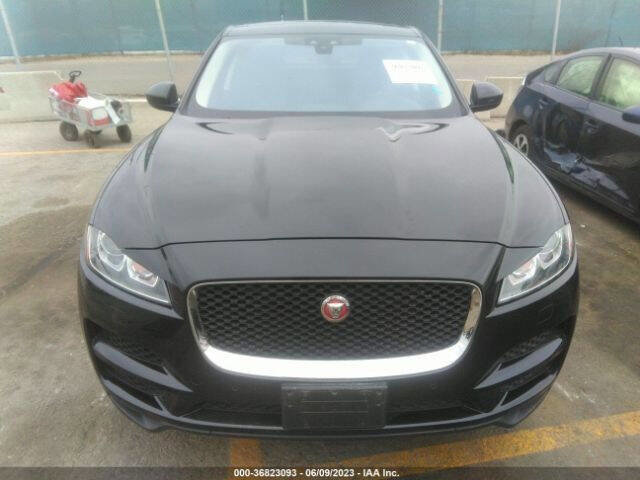 Used 2020 Jaguar F-PACE Premium image 18