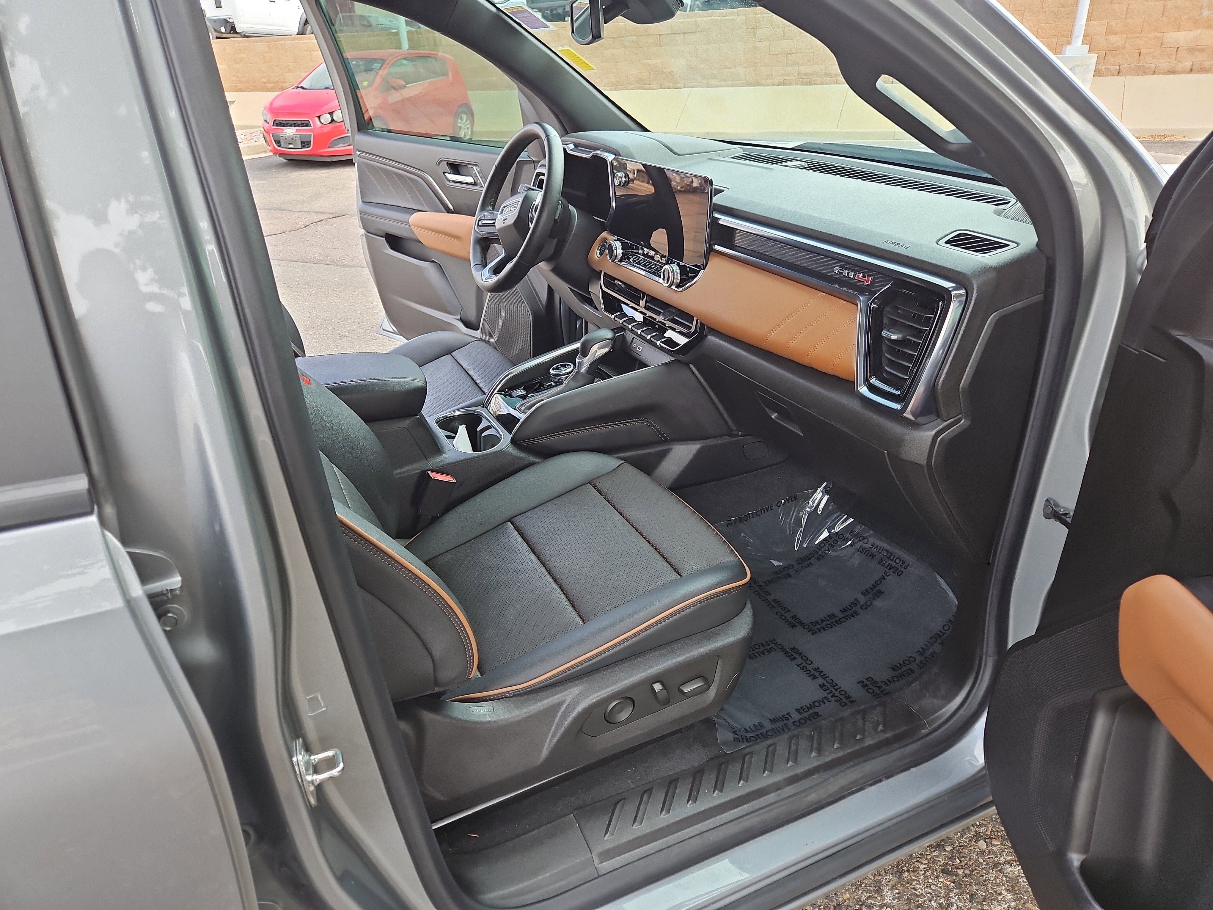 Used 2024 GMC Canyon AT4 w/ AT4 Premium Package image 8