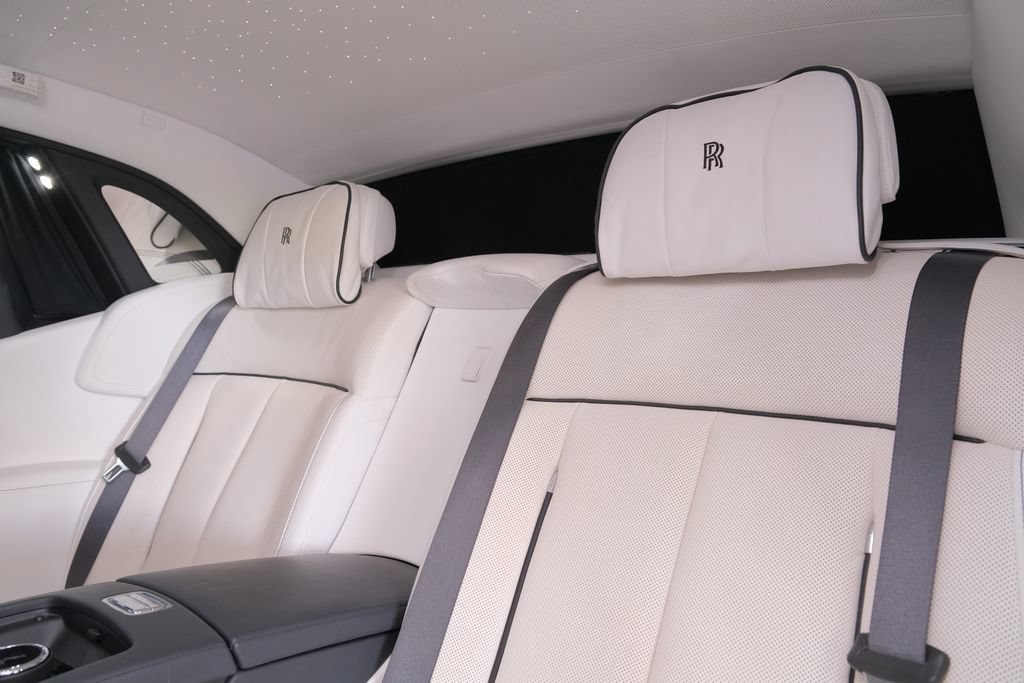 Used 2022 Rolls-Royce Phantom Sedan w/ The Phantom Package RWD image 14