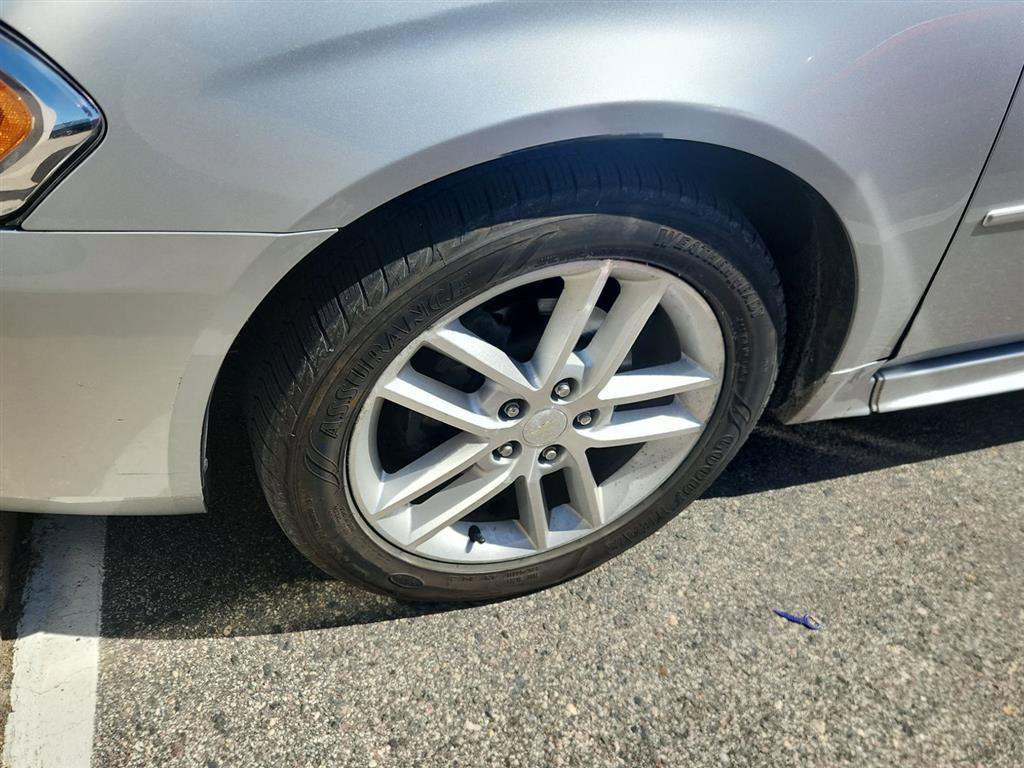 Used 2013 Chevrolet Impala LTZ FWD image 8