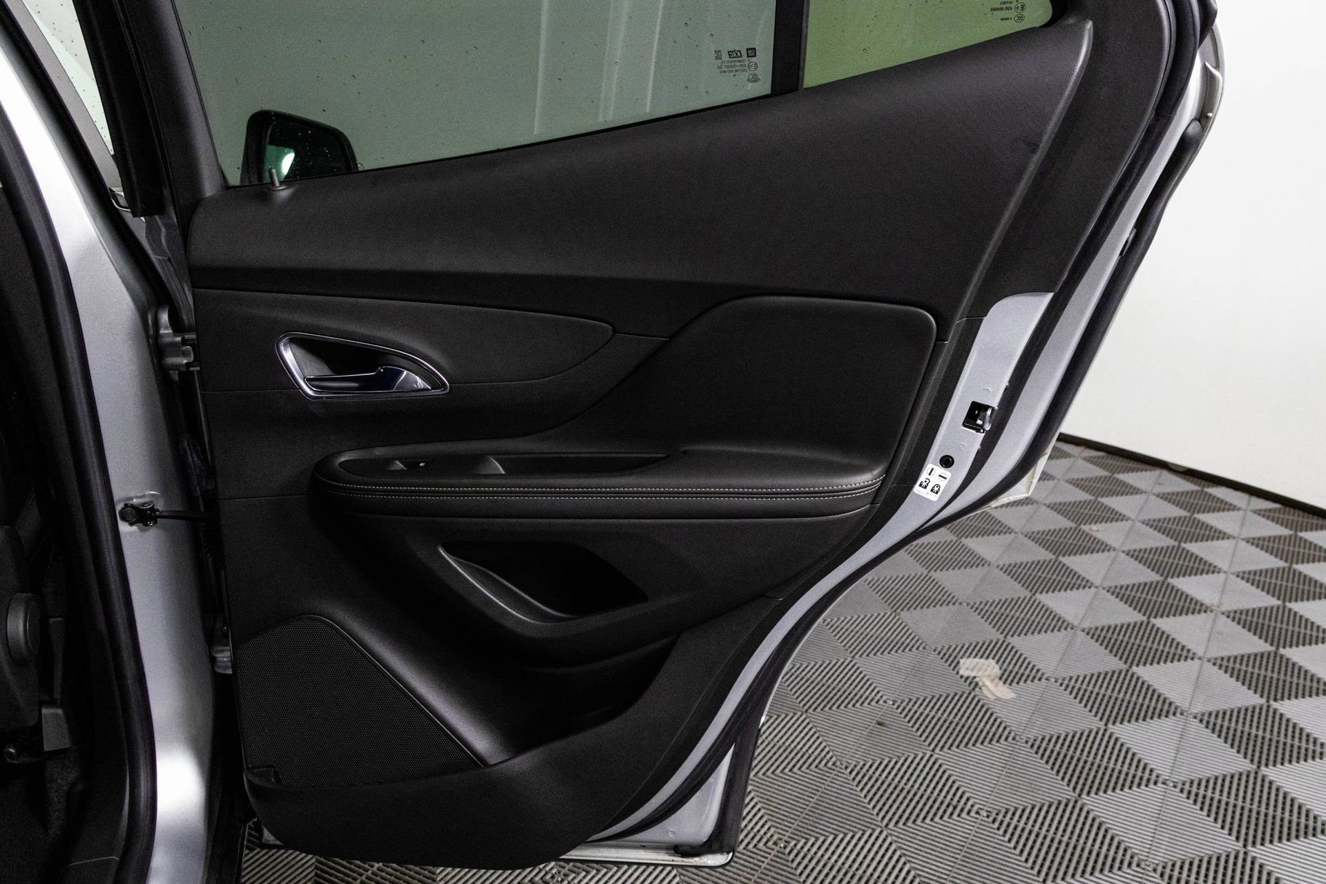 Used 2015 Buick Encore FWD image 38