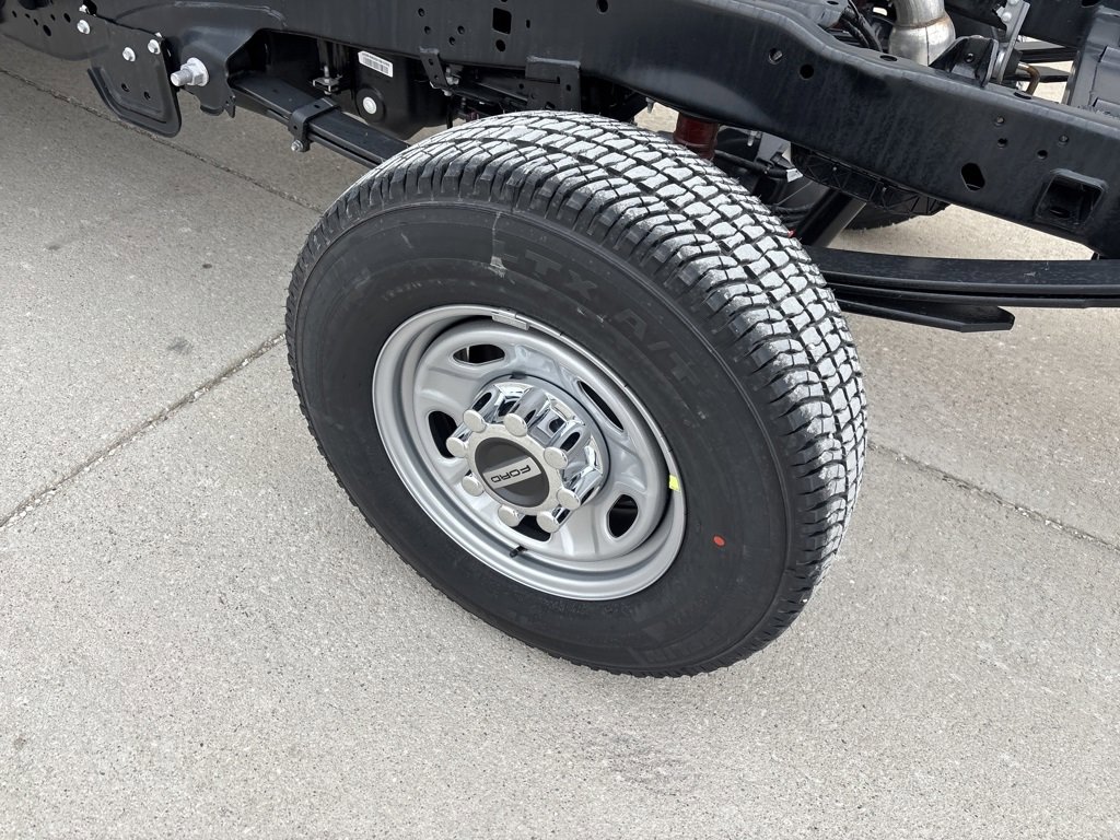 New 2026 Ford F250 XL w/ XL Chrome Package image 7