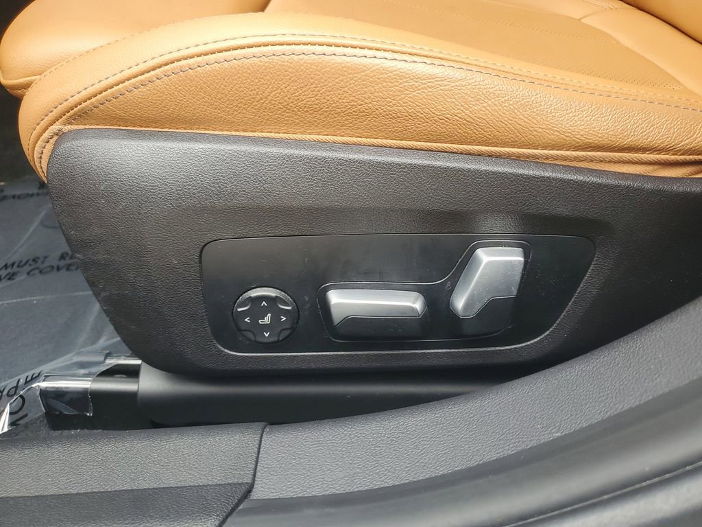 Used 2023 BMW 330i Sedan w/ Convenience Package image 16