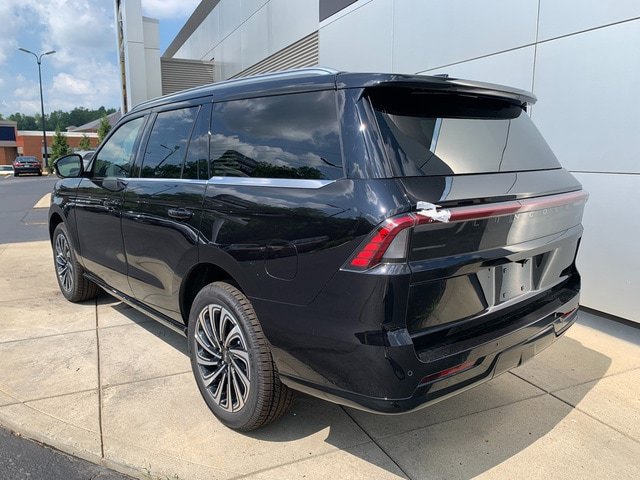 New 2026 Lincoln Navigator Black Label AWD/4WD image 3
