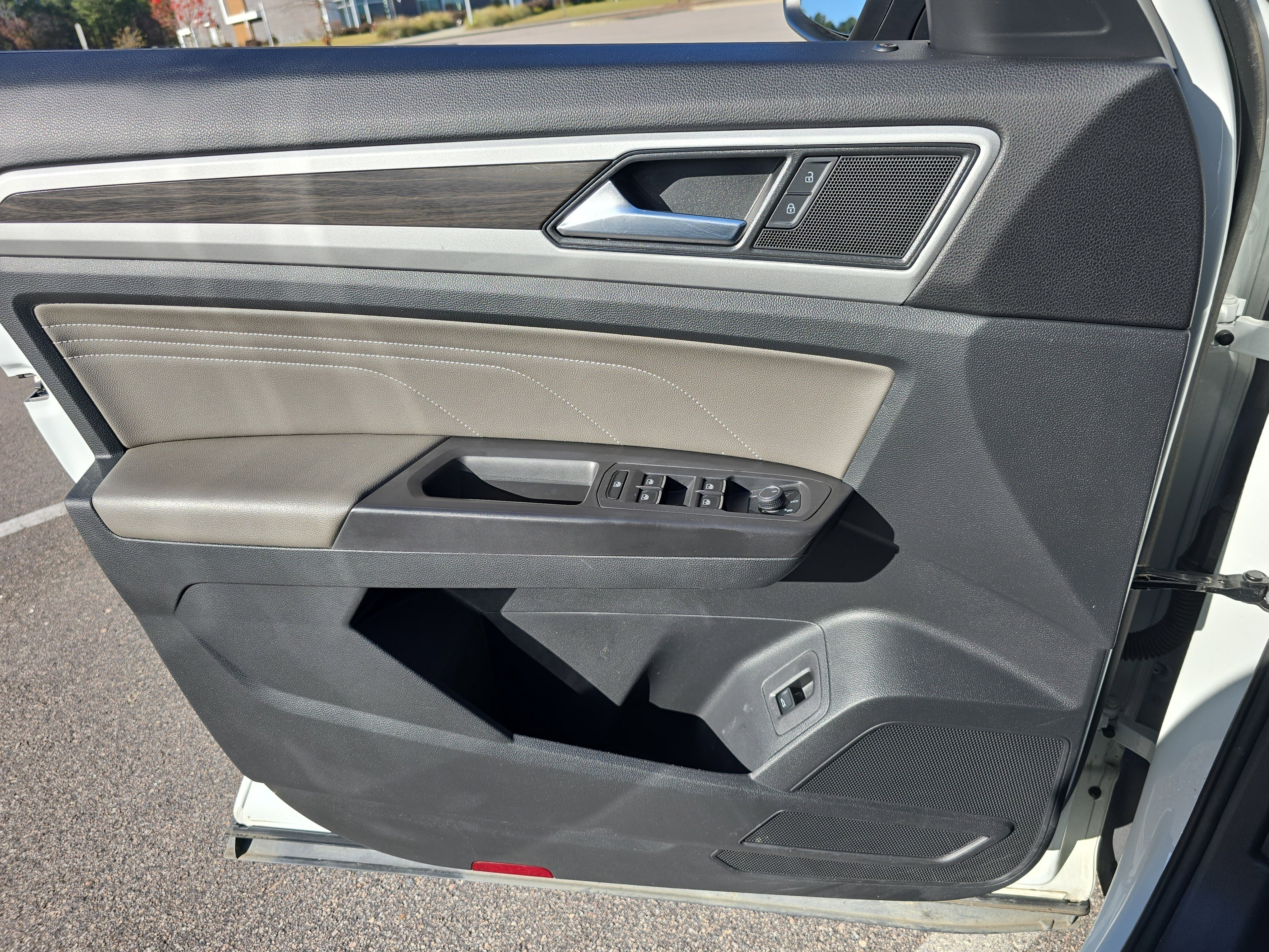 Used 2023 Volkswagen Atlas SE image 27