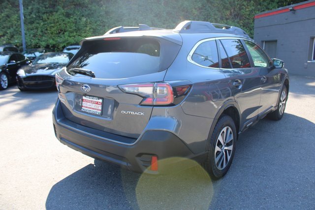 Used 2022 Subaru Outback Premium image 3