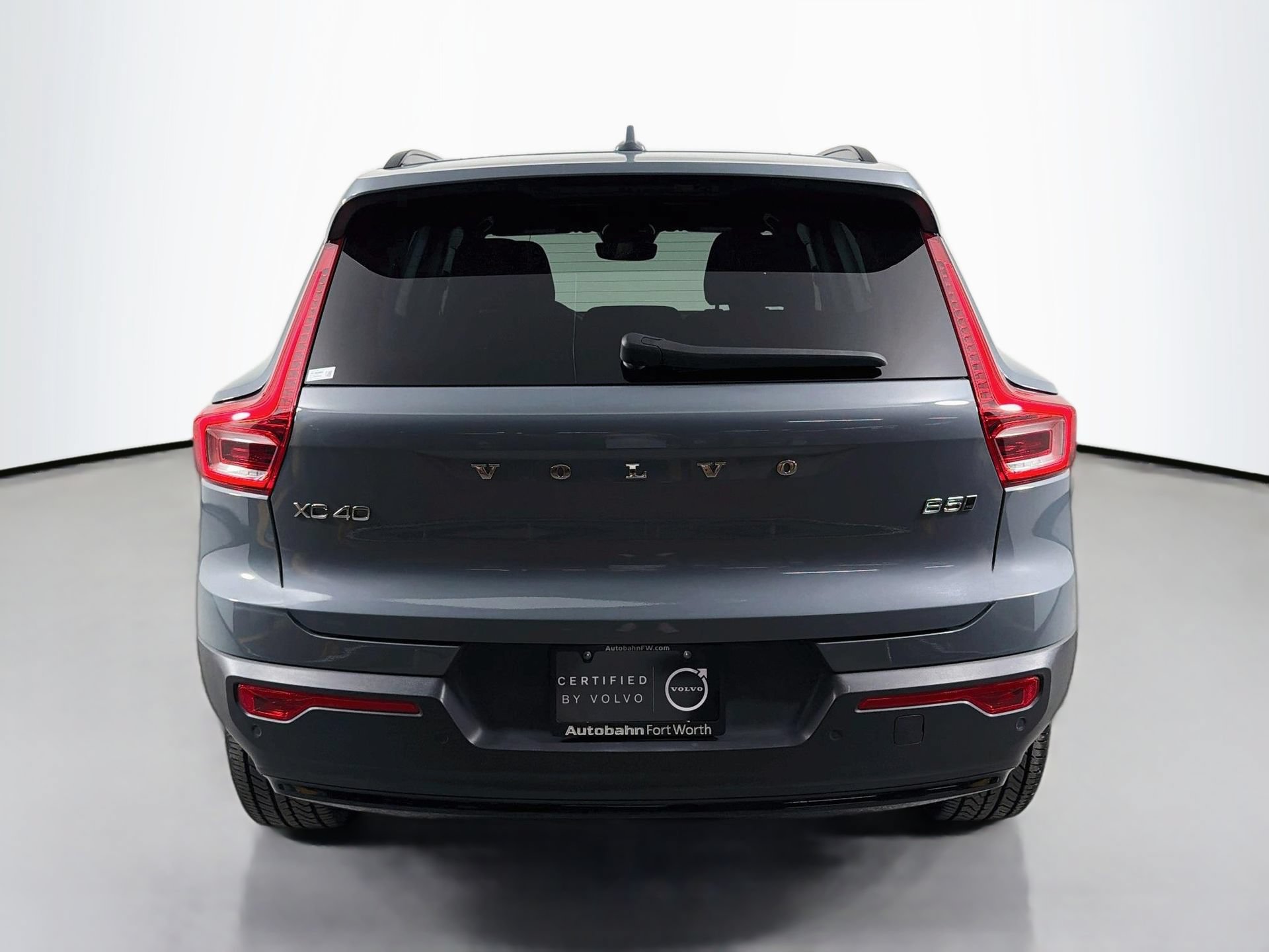 Certified 2023 Volvo XC40 B5 Plus w/ Climate Package AWD/4WD image 7