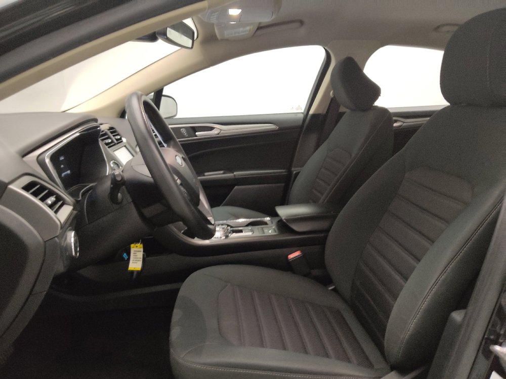 Used 2020 Ford Fusion SE FWD image 17