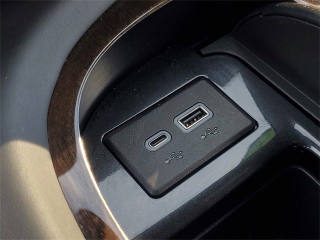 Used 2023 Cadillac Escalade Premium Luxury Platinum image 30