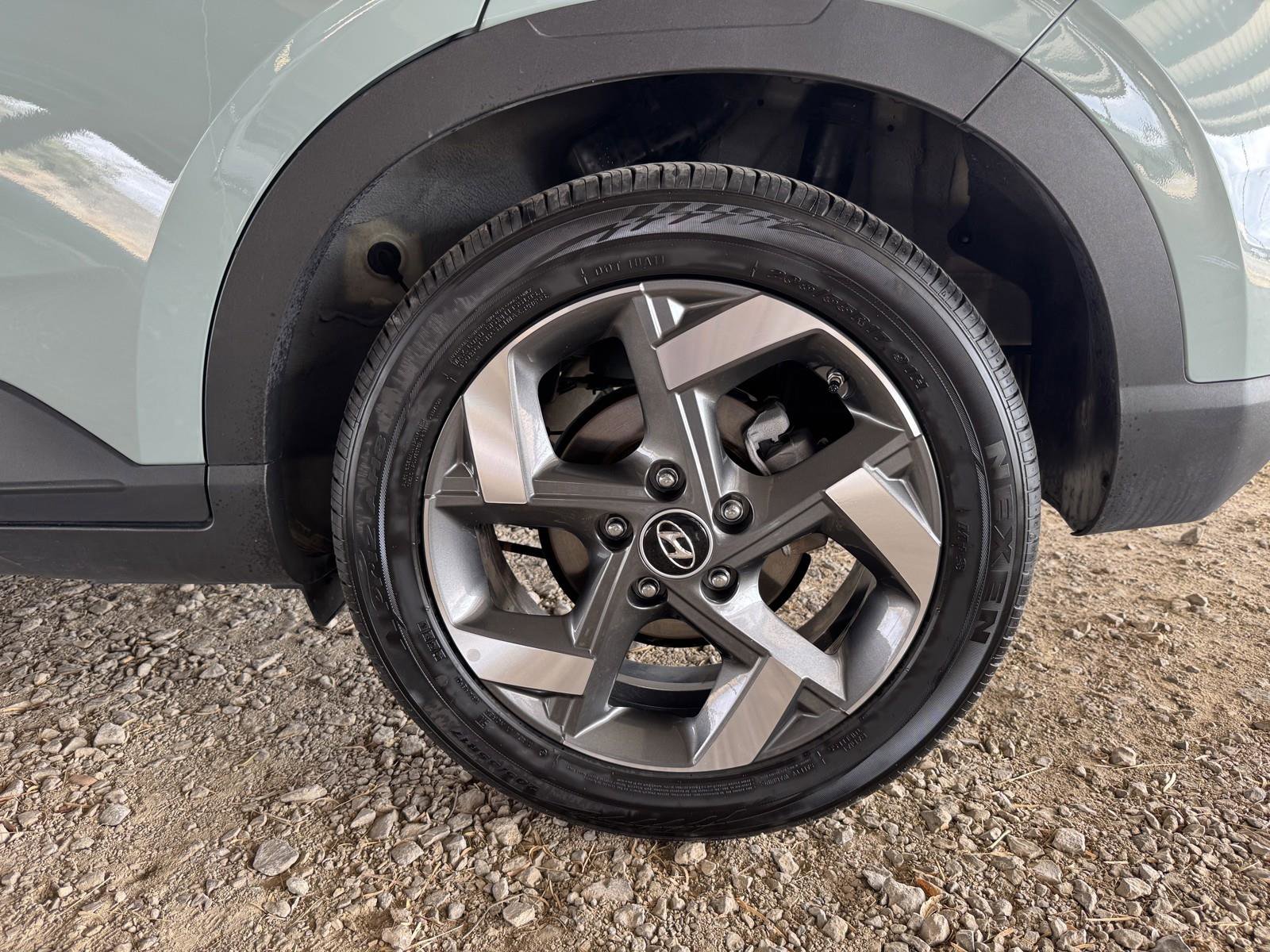 Used 2025 Hyundai Venue SEL image 40