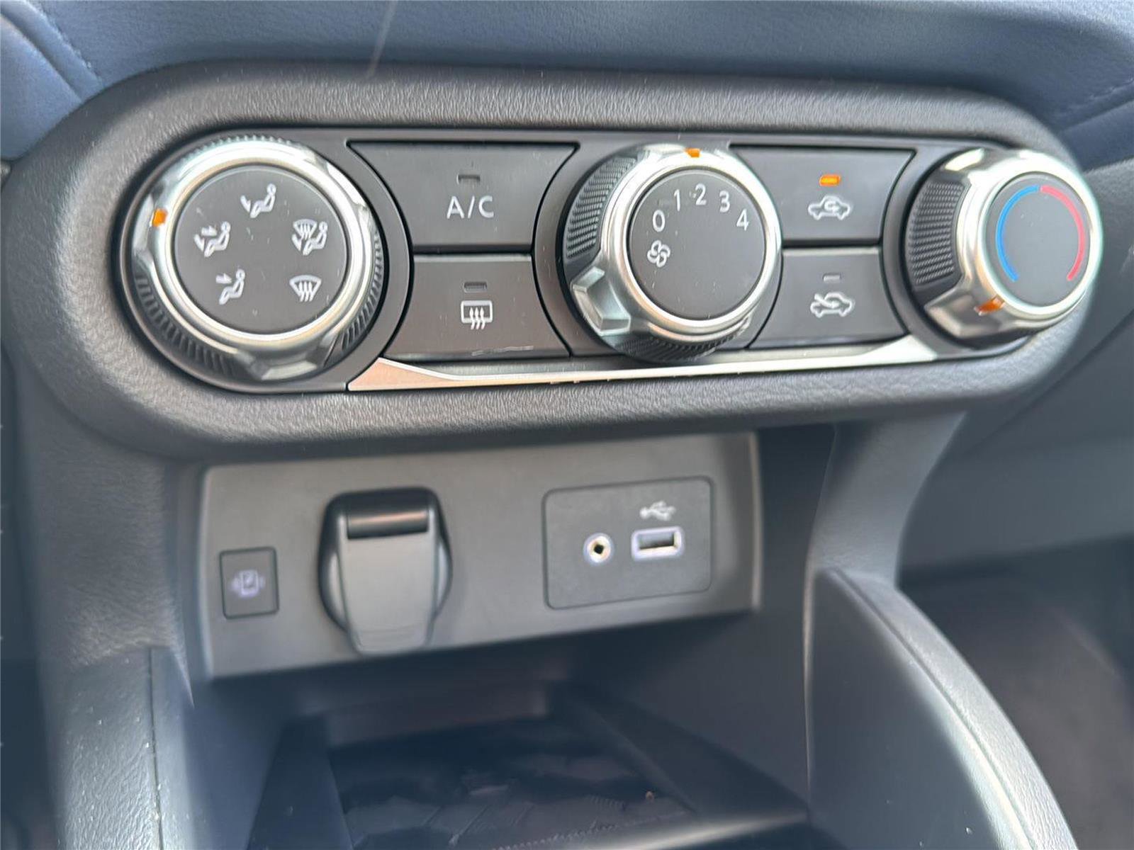 Used 2025 Nissan Versa SV w/ Trunk Package image 19