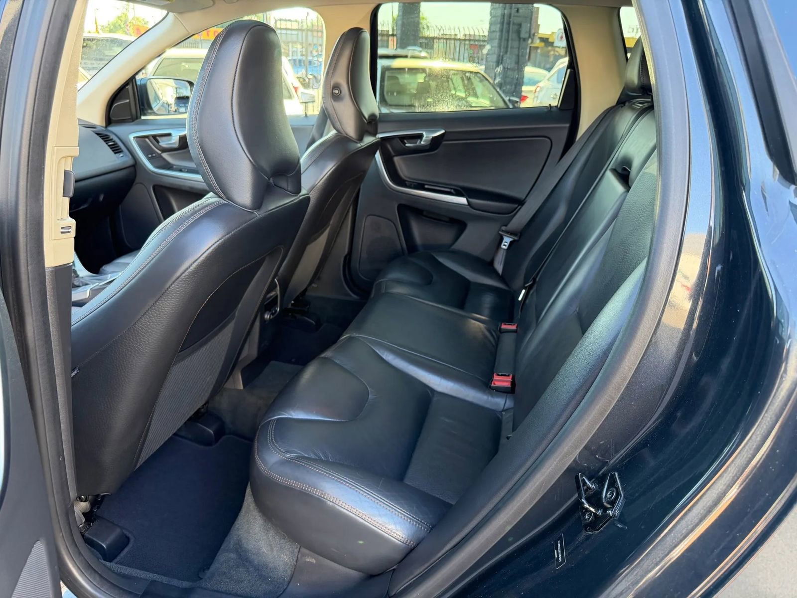 Used 2013 Volvo XC60 T6 image 32