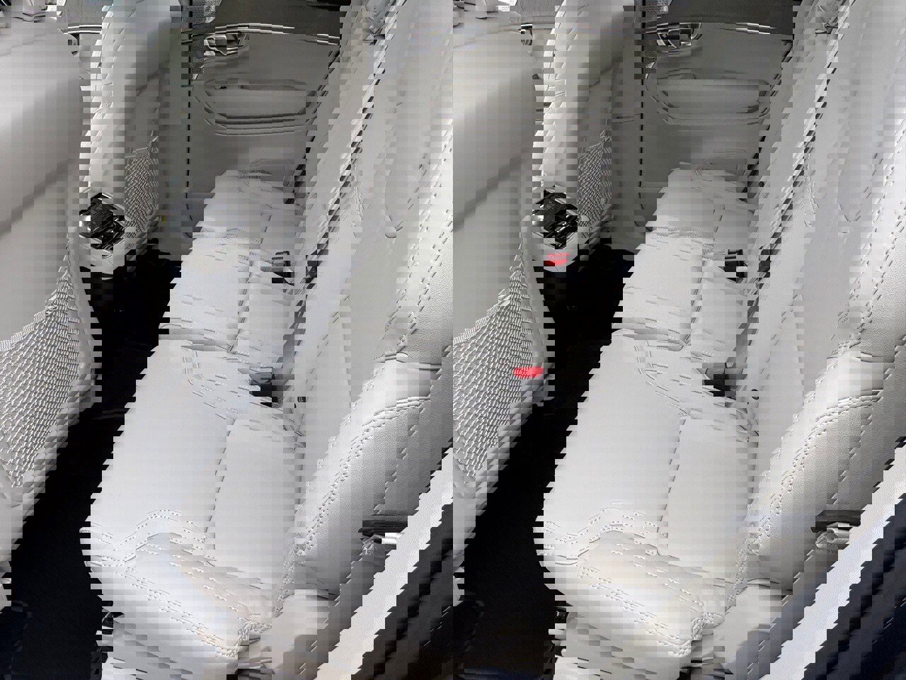 New 2026 Volvo XC90 B6 Ultra image 22