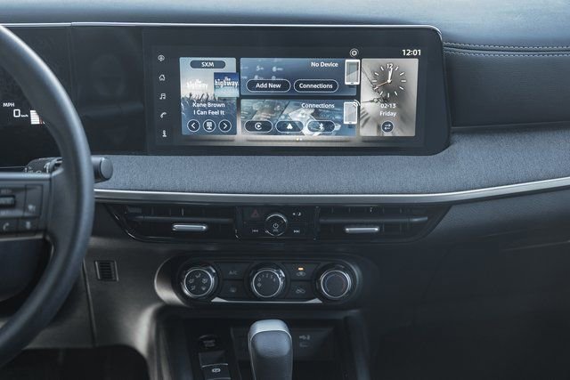 Used 2025 Nissan Kicks SV image 28