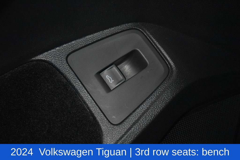 Used 2024 Volkswagen Tiguan SE image 24