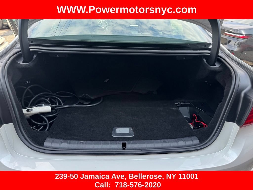 Used 2020 BMW 530e w/ Luxury Package RWD image 18