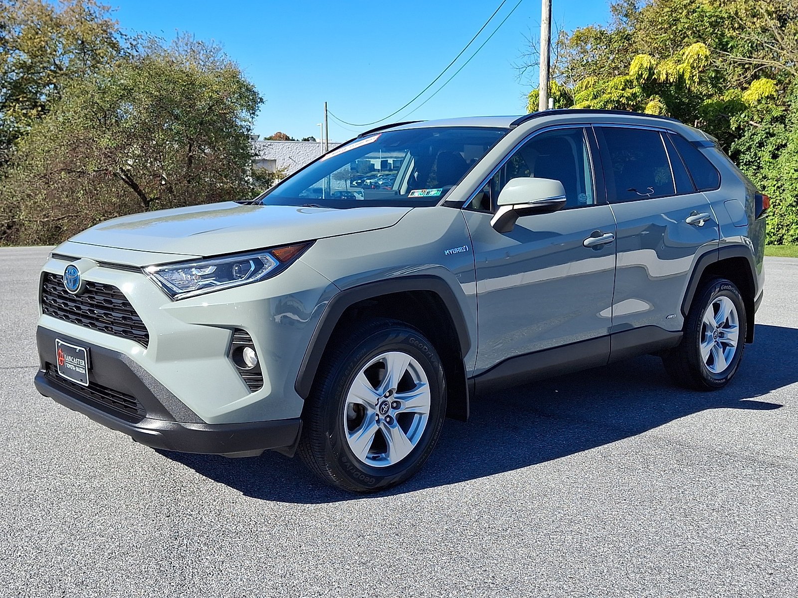 Used 2021 Toyota RAV4 XLE w/ Convenience Package AWD/4WD image 3