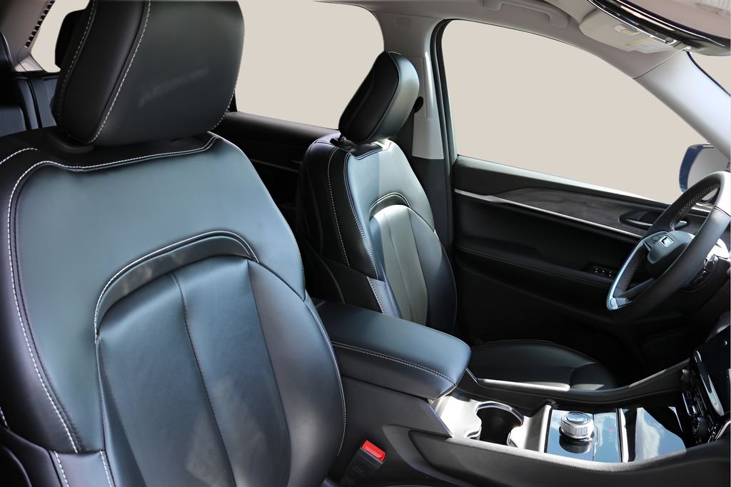 Used 2024 Jeep Grand Cherokee Limited RWD image 20
