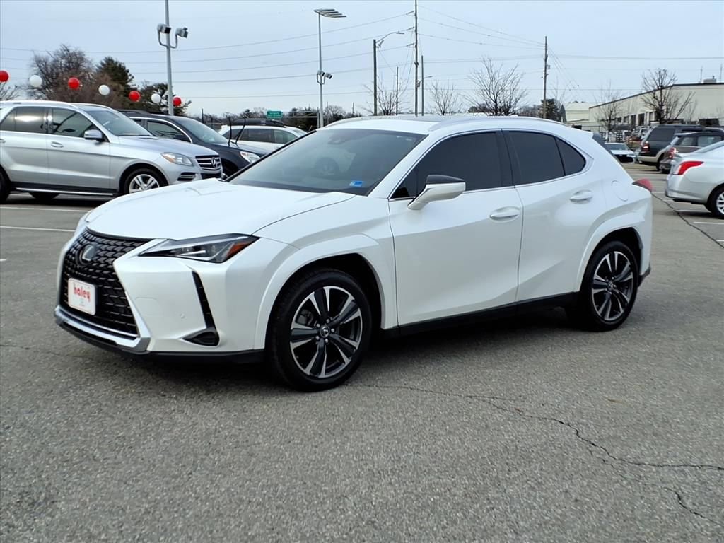Used 2022 Lexus UX 200 w/ Premium Package image 9