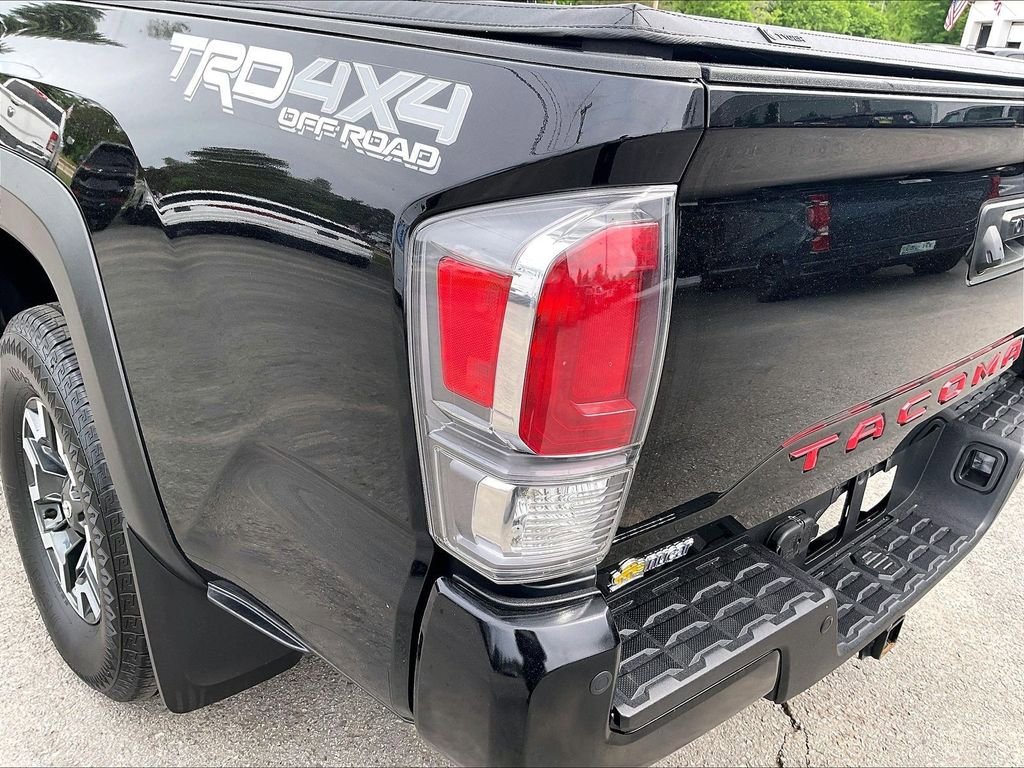 Used 2022 Toyota Tacoma TRD Off-Road w/ Technology Package AWD/4WD image 32