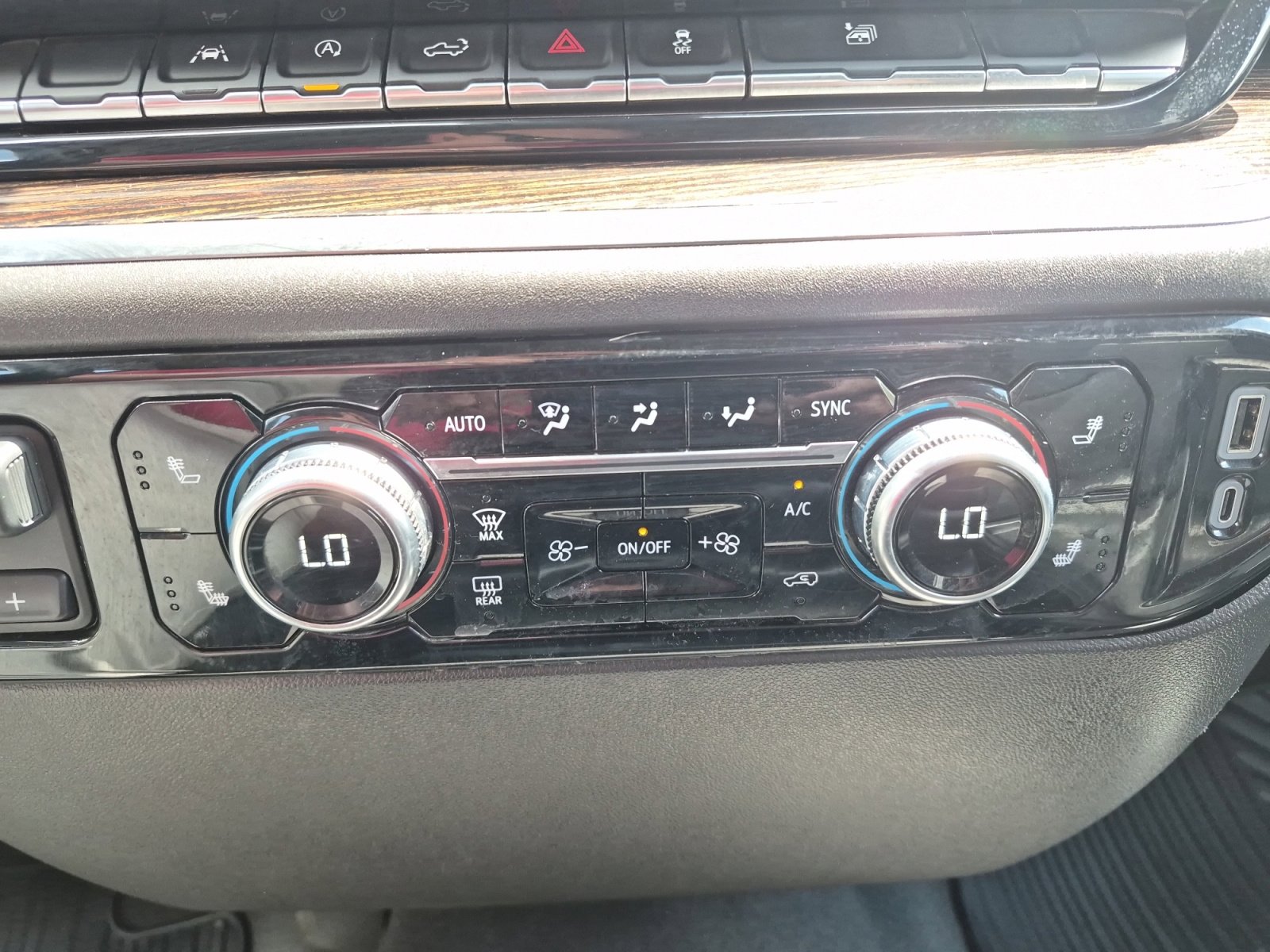 Used 2024 GMC Sierra 1500 Elevation image 18