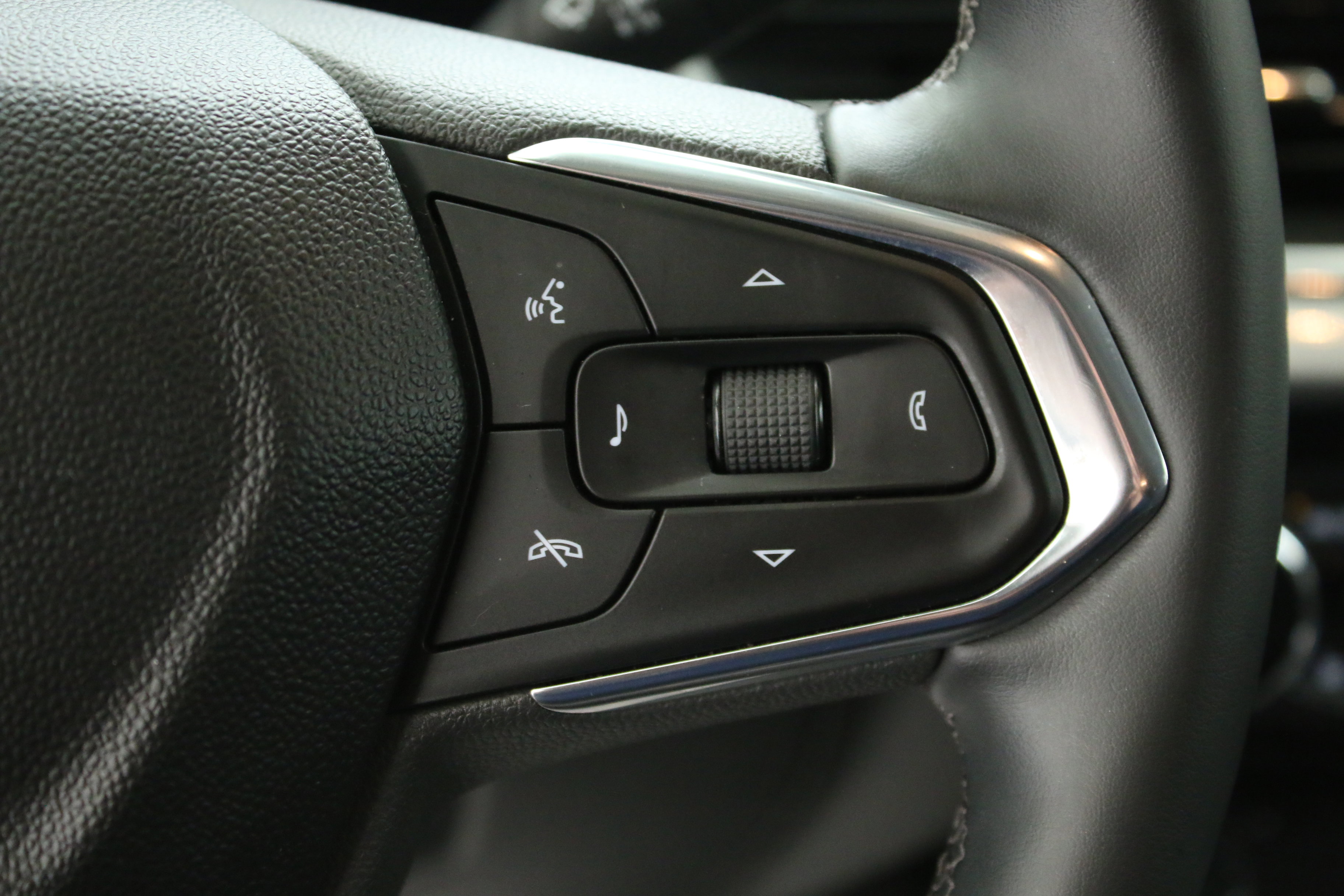 Used 2024 Chevrolet Trax LT w/ LT Convenience Package FWD image 15
