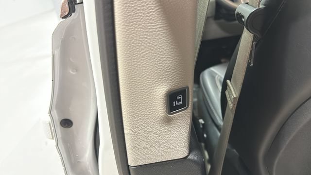 Used 2024 Chrysler Pacifica Touring-L FWD image 24
