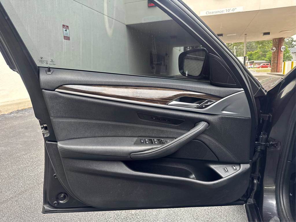 Used 2019 BMW 530e image 18