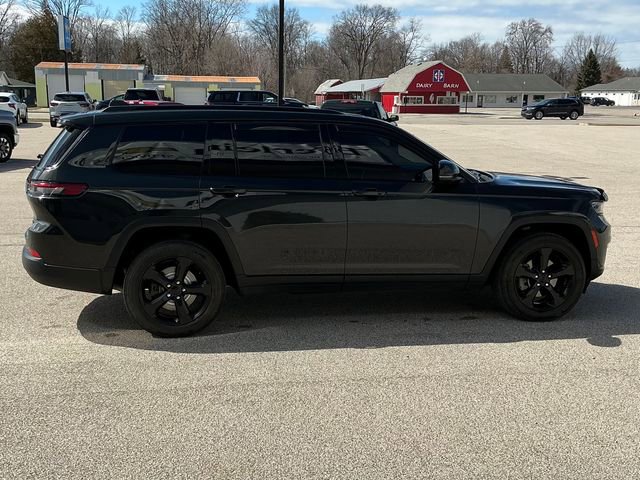 Used 2022 Jeep Grand Cherokee L Limited w/ Black Appearance Package image 18