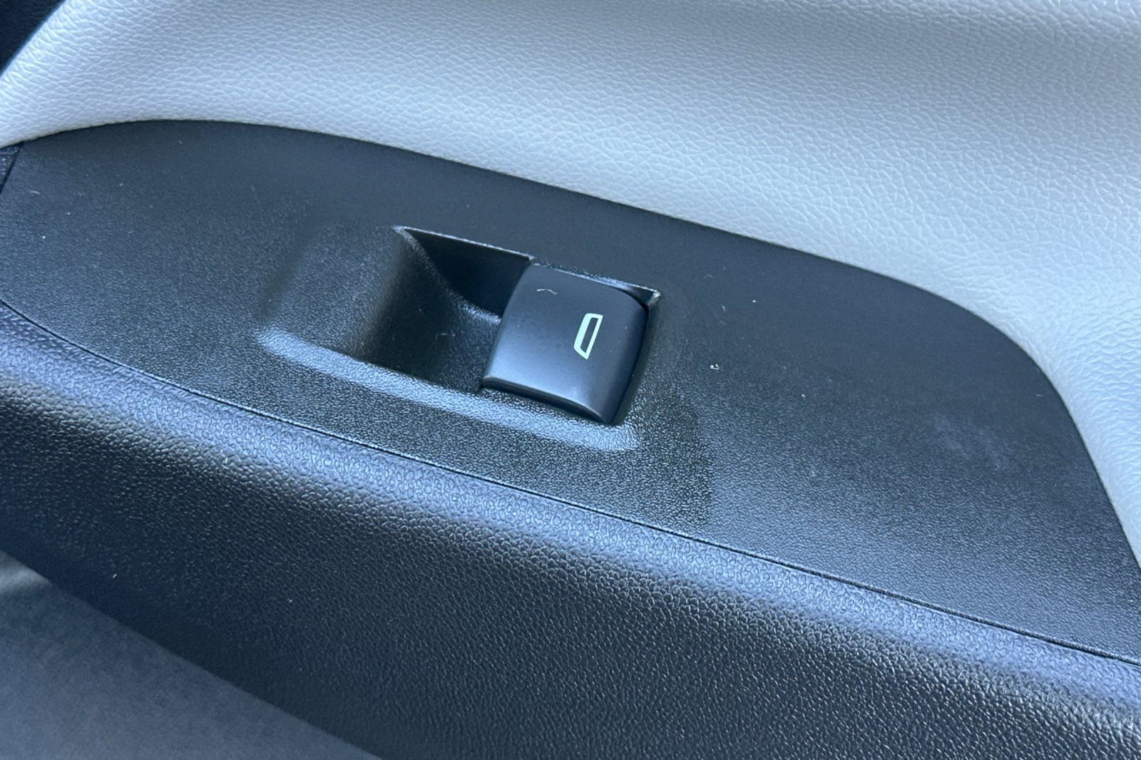 Used 2024 Chevrolet Equinox LS image 23