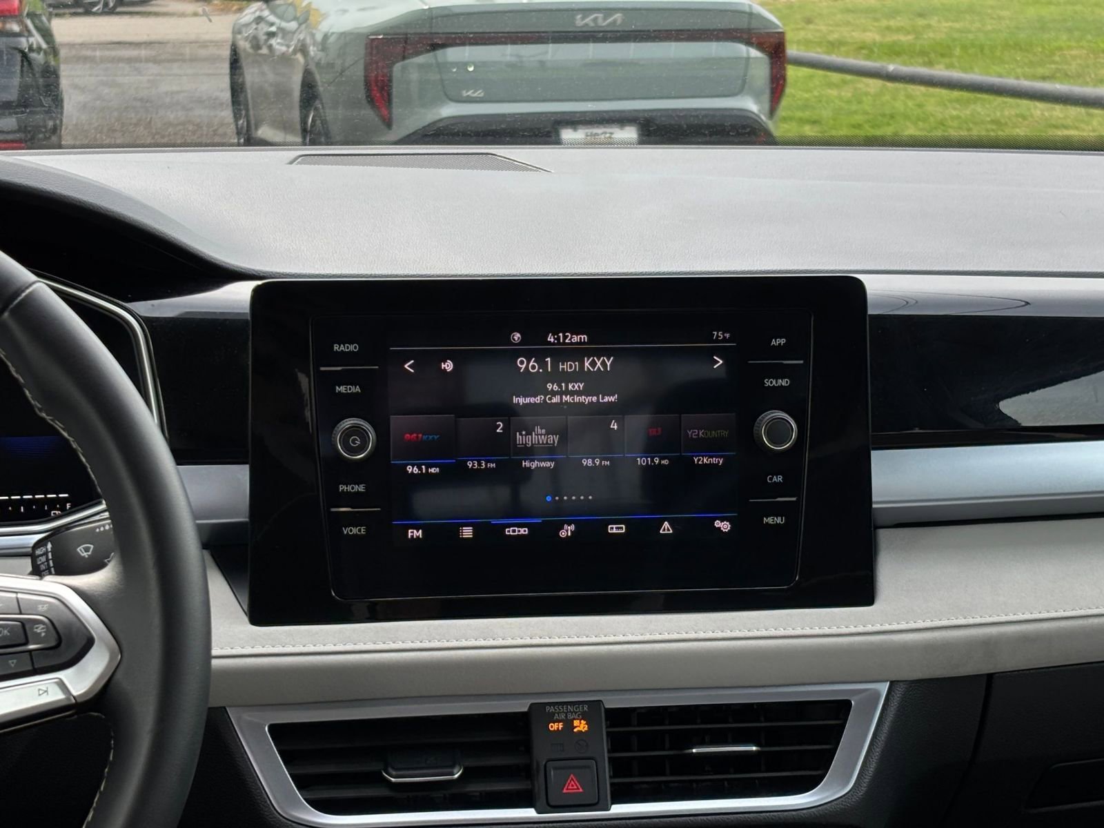 Used 2025 Volkswagen Taos SE FWD image 20