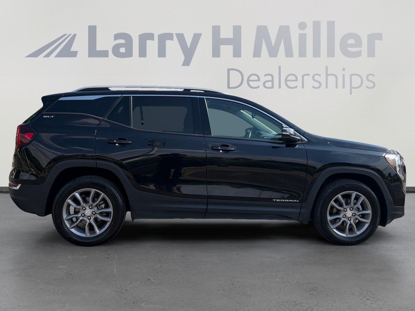 Used 2024 GMC Terrain SLT AWD/4WD image 6