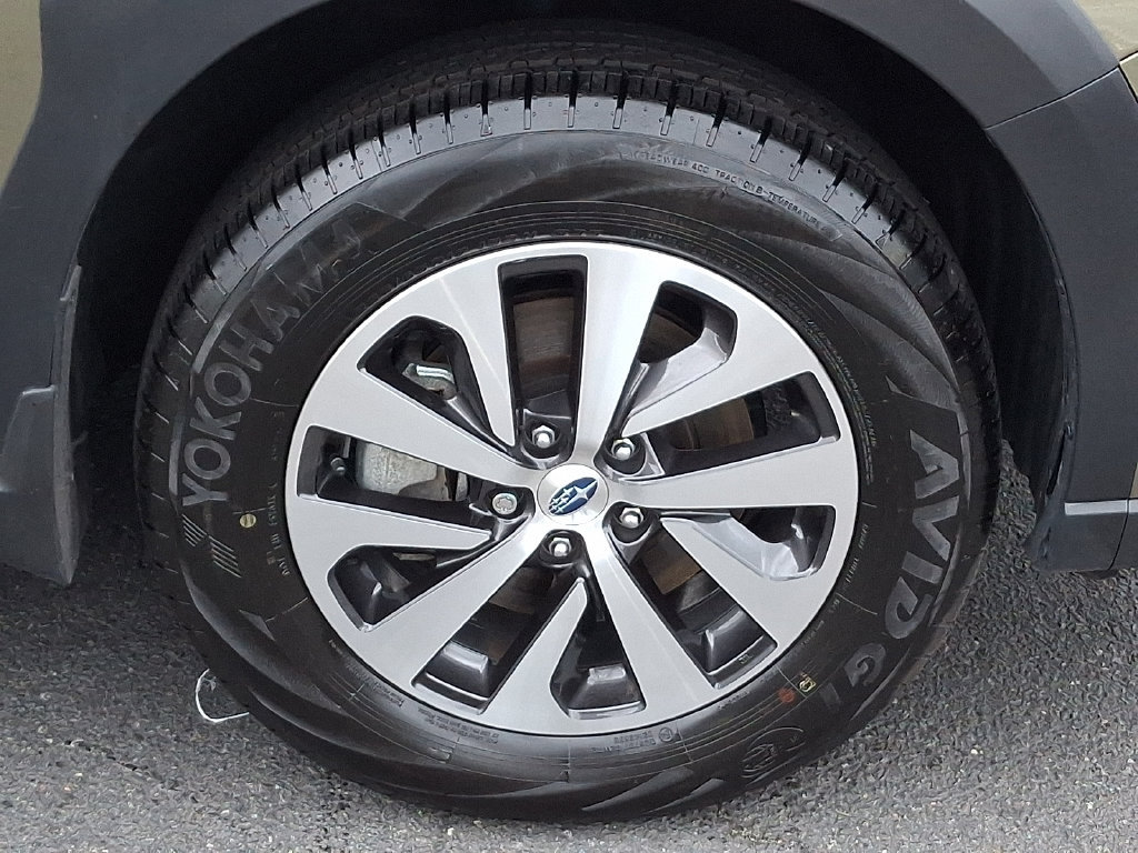 Certified 2025 Subaru Outback Premium AWD/4WD image 8