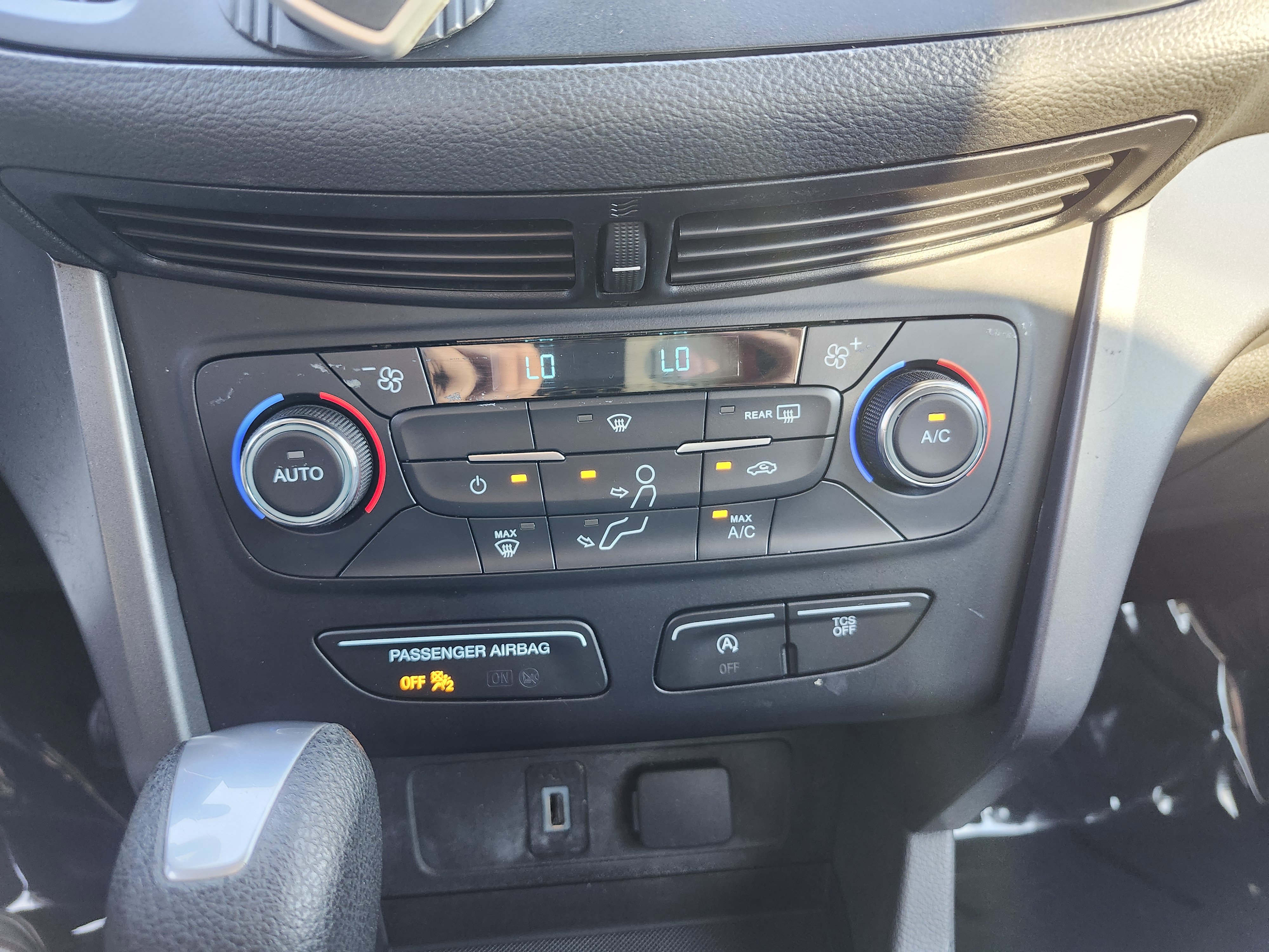 Used 2017 Ford Escape SE FWD image 32