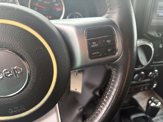 Used 2017 Jeep Wrangler Unlimited Rubicon AWD/4WD image 13