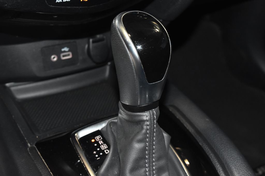 Used 2019 Nissan Rogue S w/ Special Edition Package FWD image 16