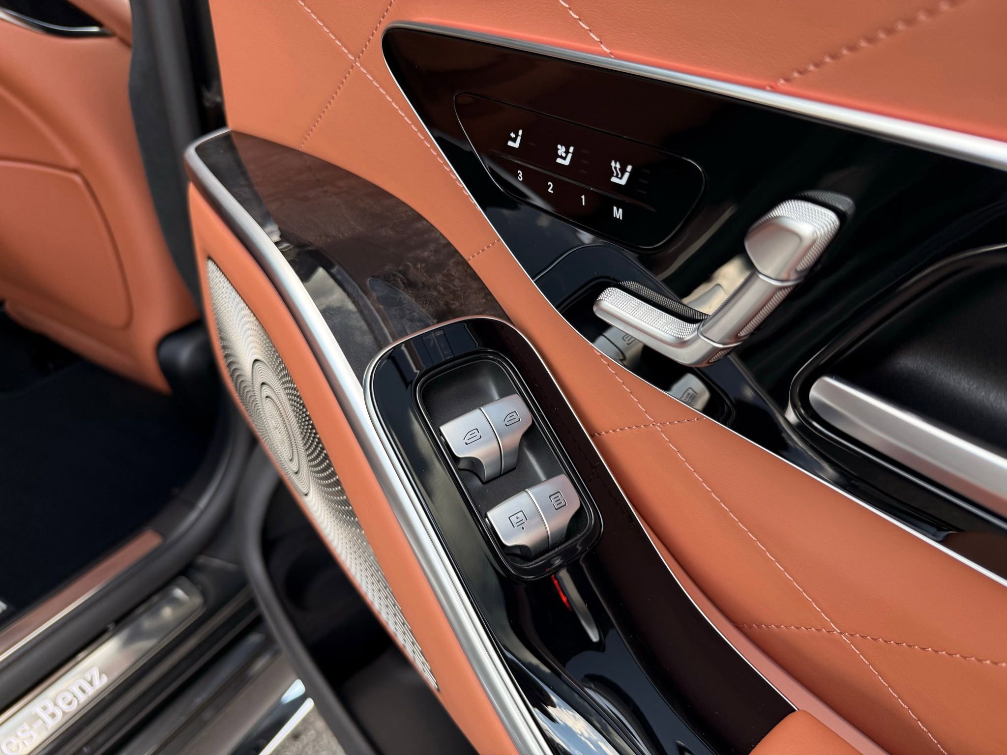 Used 2022 Mercedes-Benz S 580 4MATIC Sedan w/ AMG Line Package image 30